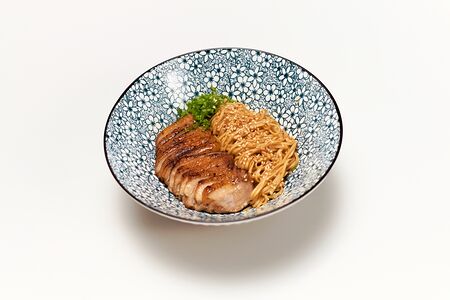 Утка в соусе якинику с яичной лапшой