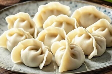 Пельмени со свининой и пекинской капустой