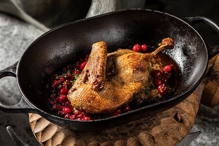 Пол-утки с томленой капустой