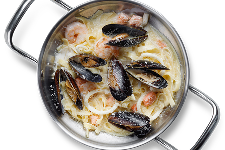 Тальятелле с морепродуктами в сливочном соусе