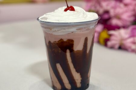 Милкшейк шоколадный с вишней
