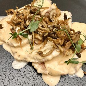 Свиная вырезка с вешенками в соусе мартини