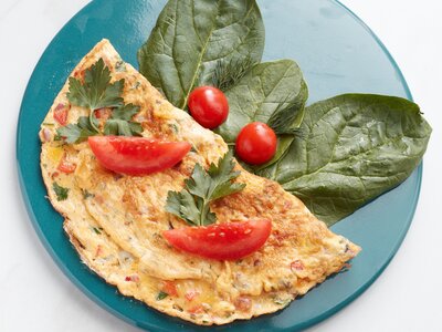 Омлет с сыром и овощами