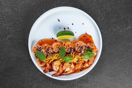 Тигровые креветки в кисло-сладком соусе