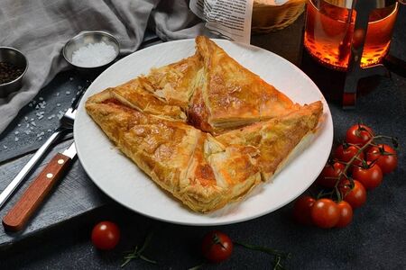 Хачапури из слоеного теста