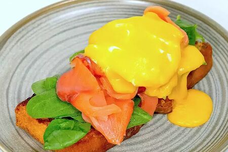 Бенедикт с лососем