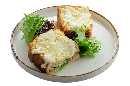 Запеченная бриошь с ветчиной и сыром