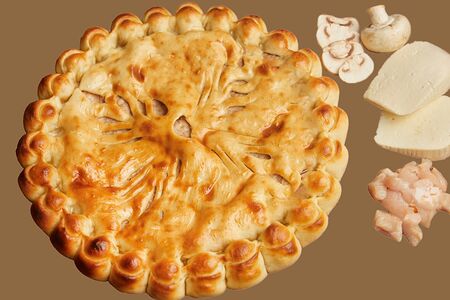Осетинский пирог с курицей, грибами и сыром 