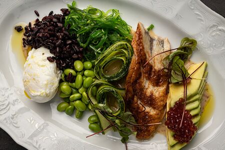 Поке с угрем 