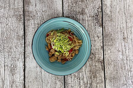 Японская лапша удон со свининой