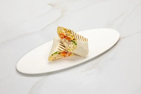 Ролл с курицей и беконом