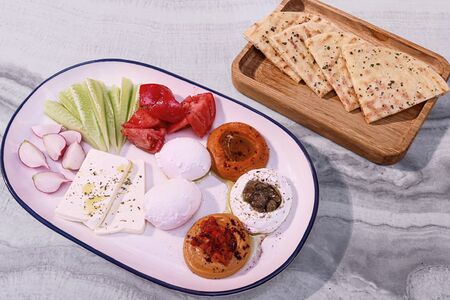 Завтрак с хумусом