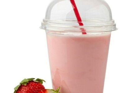 Клубничный молочный коктейль