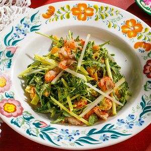 Руккола с раковыми шейками и зеленым яблоком