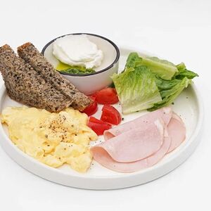 Завтрак с окороком