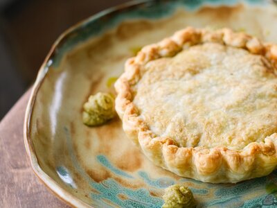 Австралийский пирог с белыми грибами и сыром фета