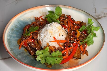 Телятина с овощами и рисом Басмати