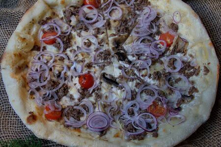 Пицца с фаршем из мраморной говядины