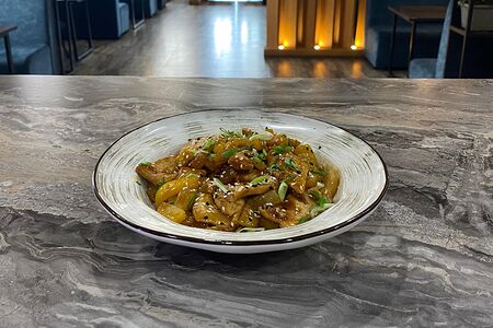 Куриное филе с ананасами в тайском соусе