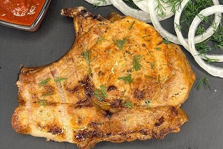 Корейка свиная на кости на углях