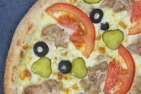 Пицца с тунцом