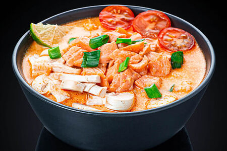 Суп Том ям с лососем