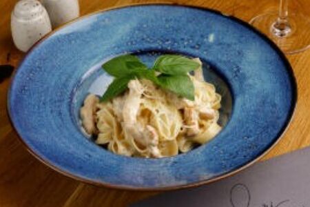 Фетучини с курицей и грибами