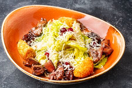 Теплый салат с куриной печенью