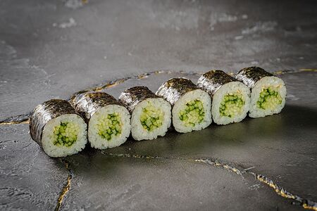 Классический Ролл Огурец