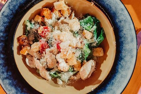 Цезарь с куриным филе