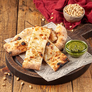 Фокачча с Моцареллой и соусом песто