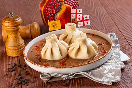 Премиальные хинкали отварные из говядины с перечным соусом