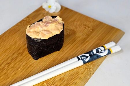 Гункан острый с тунцом