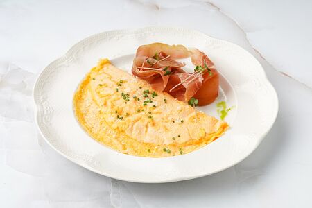 Воздушный омлет с прошутто