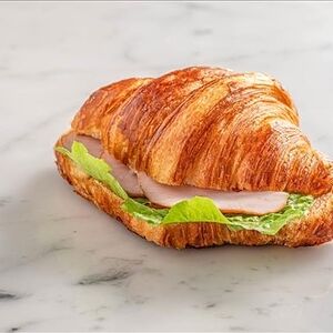 Круассан с индейкой