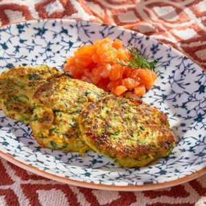 Оладьи из кабачков с форелью 