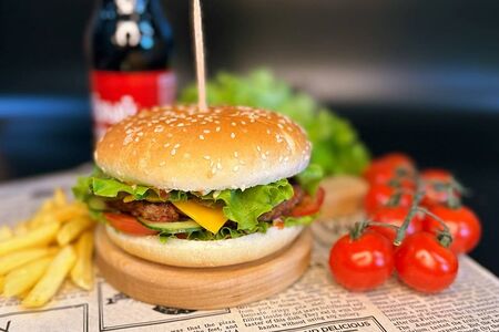 Бургер с куриной котлетой