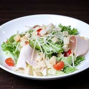 Салат Цезарь с курицей