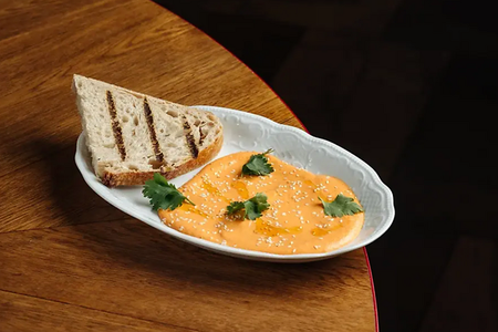 Дип из печеного перца с домашним тартином