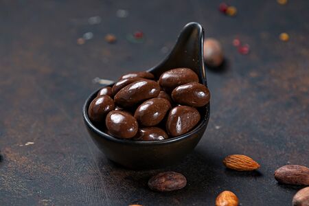 Жареный миндаль со взрывной карамелью