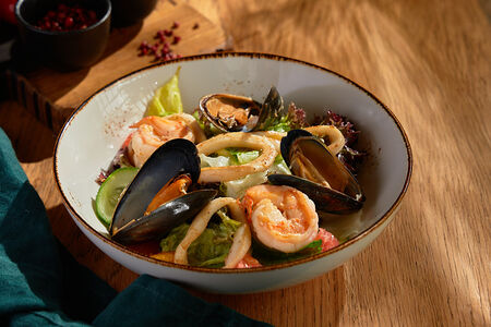 Салат с морепродуктами