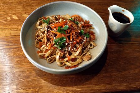 Лапша удон с куриной грудкой