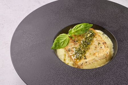 Котлета из белой рыбы с картофельным пюре 