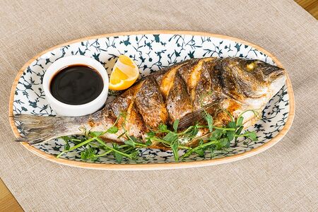 Средиземноморская Дорадо на углях