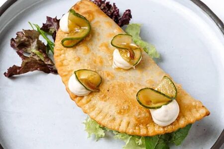 Чебурек с брискетом