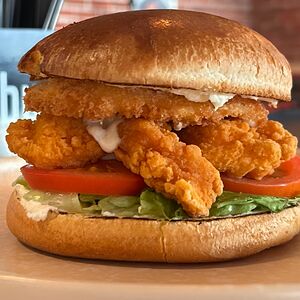 Бургер с куриными стрипсами