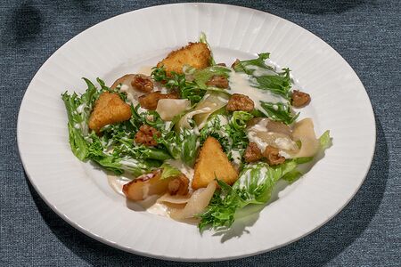 Салат с грушей и грецким орехом