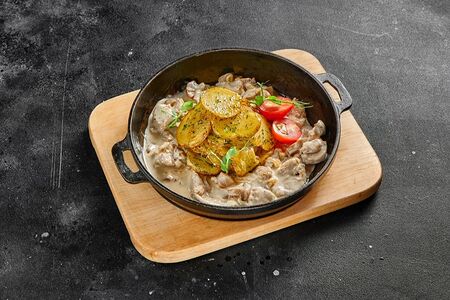 Свинина в сливочно-грибном соусе