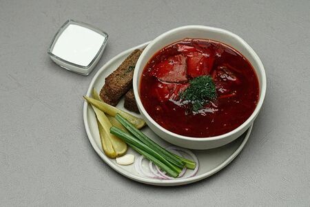 Авторский борщ с черносливом и лесной смородиной