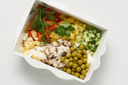 Салат Оливье с курицей 